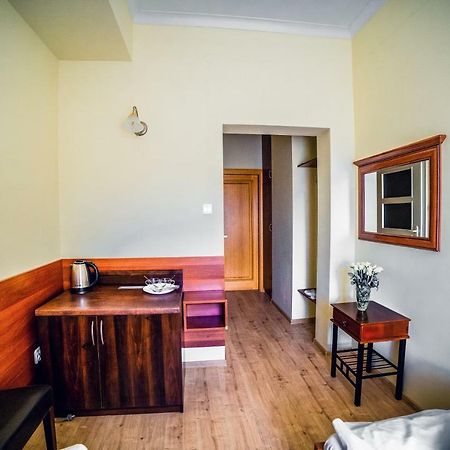 Hotel Hellada เคียลเซ ภายนอก รูปภาพ