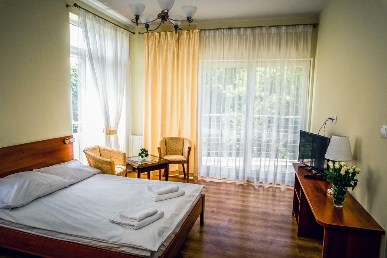 Hotel Hellada เคียลเซ ภายนอก รูปภาพ