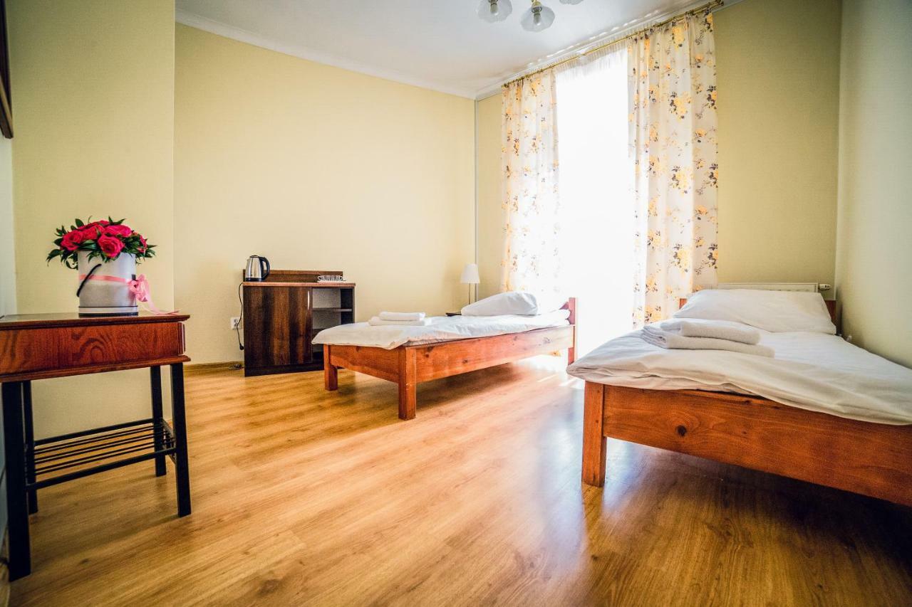 Hotel Hellada เคียลเซ ภายนอก รูปภาพ