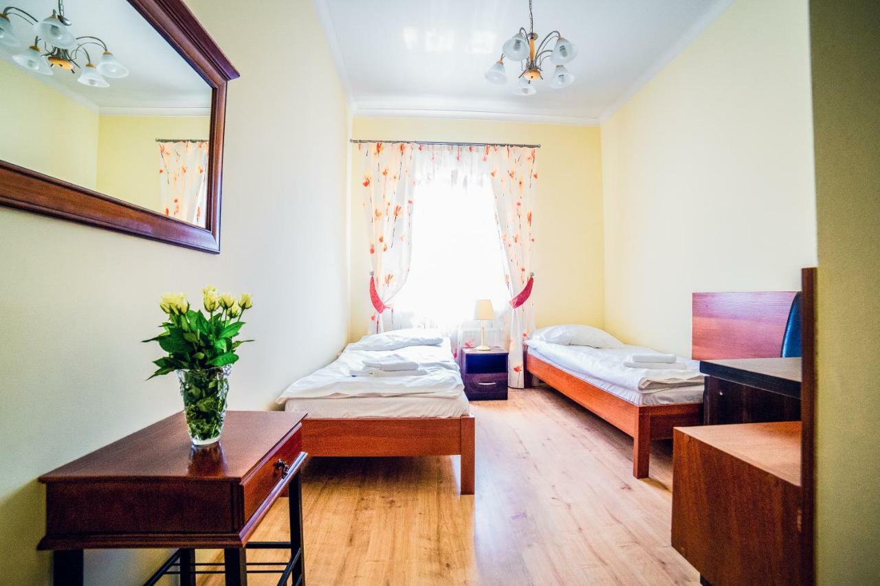 Hotel Hellada เคียลเซ ภายนอก รูปภาพ