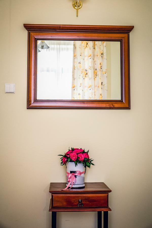 Hotel Hellada เคียลเซ ภายนอก รูปภาพ