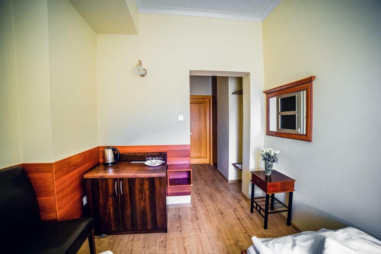 Hotel Hellada เคียลเซ ภายนอก รูปภาพ